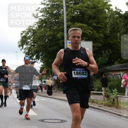 29.06.2025 - hella hamburg halbmarathon Yannick Fuchs http://msf.ph/oto/8351248 29.06.2025 10:52:48 20KM 1285, 1642, 1946, 1951, 2027, 2711, 2855, 5084, 5633, 6208, 6636, 6860, 7476, 7659, 8392, 8929, 9156, 9353, 9553, 9555, 9655, 9835, 10539, 10915, 12809, 13407, 14355, 14375, 14631, 14914, 15263, 16206, 16409, 16563, 16922, 16924, 17346, 17665, 17782, 17810, 17814, 17839, 17852, 17931, 17967, 18112, 18232, 18556, 18682, 18730, 18833, 18954, 19002, 19003 meine-sportfotos.de