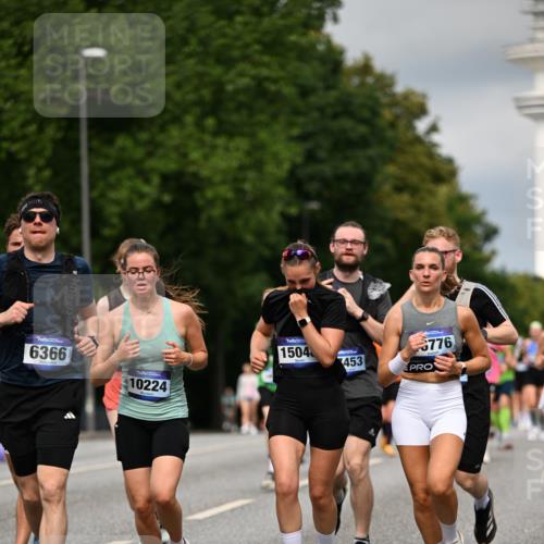 29.06.2025 - hella hamburg halbmarathon Dr. Thomas Lammeyer http://msf.ph/oto/8351279 29.06.2025 10:18:36 Kennedybrücke 1071, 1131, 1480, 1728, 2046, 3020, 3025, 3154, 3454, 3691, 3728, 3756, 3834, 5191, 6028, 6181, 6366, 6717, 6724, 7442, 7446, 7447, 8055, 8522, 8563, 8755, 8892, 9173, 9663, 10224, 10610, 10977 meine-sportfotos.de