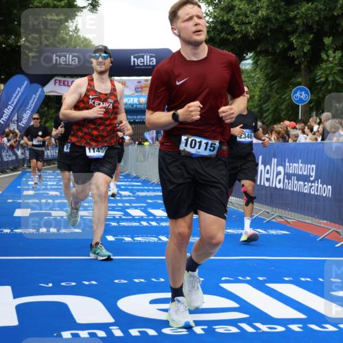 29.06.2025 - hella hamburg halbmarathon Strokosch-Dieckow http://msf.ph/oto/8351293 29.06.2025 10:52:39 Ziel 2287, 2346, 2670, 3952, 3999, 5116, 5169, 5194, 6561, 6562, 7475, 8172, 9739, 9869, 10115, 11459, 11689, 12450, 12482, 13051, 13301, 14122, 14805, 15001, 16467, 17198, 18331, 18982, 19244 meine-sportfotos.de