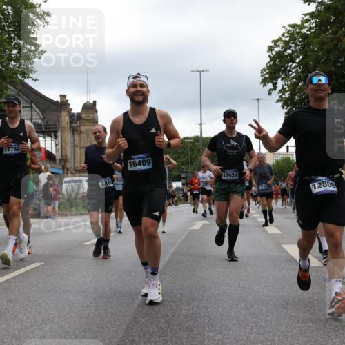 29.06.2025 - hella hamburg halbmarathon Yannick Fuchs http://msf.ph/oto/8351351 29.06.2025 10:52:48 20KM 1285, 1642, 1946, 1951, 2027, 2711, 2855, 5084, 5633, 6208, 6636, 6860, 7476, 7659, 8392, 8929, 9156, 9353, 9553, 9555, 9655, 9835, 10539, 10915, 12809, 13407, 14355, 14375, 14631, 14914, 15263, 16206, 16409, 16563, 16922, 16924, 17346, 17665, 17782, 17810, 17814, 17839, 17852, 17931, 17967, 18112, 18232, 18556, 18682, 18730, 18833, 18954, 19002, 19003 meine-sportfotos.de