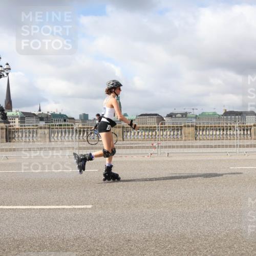 29.06.2025 - hella hamburg halbmarathon Lena Gebhardt http://msf.ph/oto/8351367 29.06.2025 09:09:24 Lombardsbrücke  meine-sportfotos.de