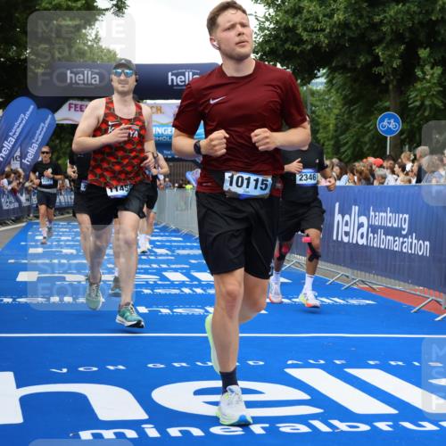 29.06.2025 - hella hamburg halbmarathon Strokosch-Dieckow http://msf.ph/oto/8351403 29.06.2025 10:52:39 Ziel 2287, 2346, 2670, 3952, 3999, 5116, 5169, 5194, 6561, 6562, 7475, 8172, 9739, 9869, 10115, 11459, 11689, 12450, 12482, 13051, 13301, 14122, 14805, 15001, 16467, 17198, 18331, 18982, 19244 meine-sportfotos.de