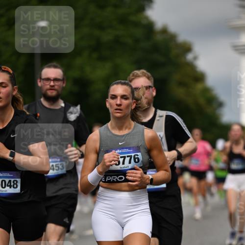 29.06.2025 - hella hamburg halbmarathon Dr. Thomas Lammeyer http://msf.ph/oto/8351406 29.06.2025 10:18:38 Kennedybrücke 1071, 1131, 1480, 1728, 2046, 3020, 3025, 3454, 3691, 3728, 3756, 3834, 5191, 6181, 6366, 6717, 6724, 7195, 7442, 7446, 7447, 7881, 8055, 8522, 8563, 8755, 8892, 9173, 9663, 9709, 10224, 10610, 10977 meine-sportfotos.de