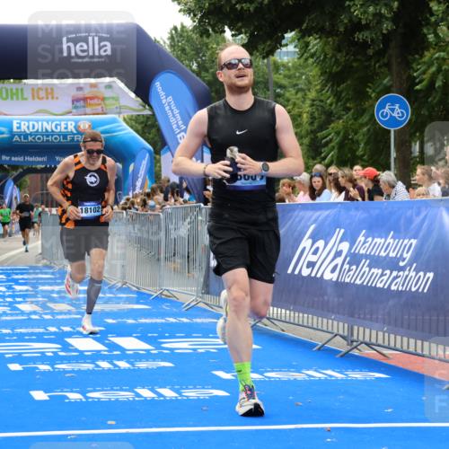 29.06.2025 - hella hamburg halbmarathon Strokosch-Dieckow http://msf.ph/oto/8351423 29.06.2025 10:31:41 Ziel 5187, 7793, 13606, 13617, 15835, 18102 meine-sportfotos.de