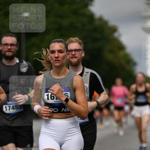 29.06.2025 - hella hamburg halbmarathon Dr. Thomas Lammeyer http://msf.ph/oto/8351483 29.06.2025 10:18:38 Kennedybrücke 1071, 1131, 1480, 1728, 2046, 3020, 3025, 3454, 3691, 3728, 3756, 3834, 5191, 6181, 6366, 6717, 6724, 7195, 7442, 7446, 7447, 7881, 8055, 8522, 8563, 8755, 8892, 9173, 9663, 9709, 10224, 10610, 10977 meine-sportfotos.de
