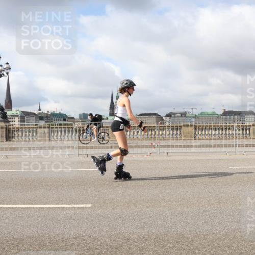 29.06.2025 - hella hamburg halbmarathon Lena Gebhardt http://msf.ph/oto/8351513 29.06.2025 09:09:24 Lombardsbrücke 2 meine-sportfotos.de