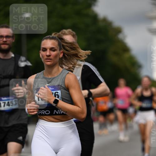 29.06.2025 - hella hamburg halbmarathon Dr. Thomas Lammeyer http://msf.ph/oto/8351515 29.06.2025 10:18:38 Kennedybrücke 1071, 1131, 1480, 1728, 2046, 3020, 3025, 3454, 3691, 3728, 3756, 3834, 5191, 6181, 6366, 6717, 6724, 7195, 7442, 7446, 7447, 7881, 8055, 8522, 8563, 8755, 8892, 9173, 9663, 9709, 10224, 10610, 10977 meine-sportfotos.de