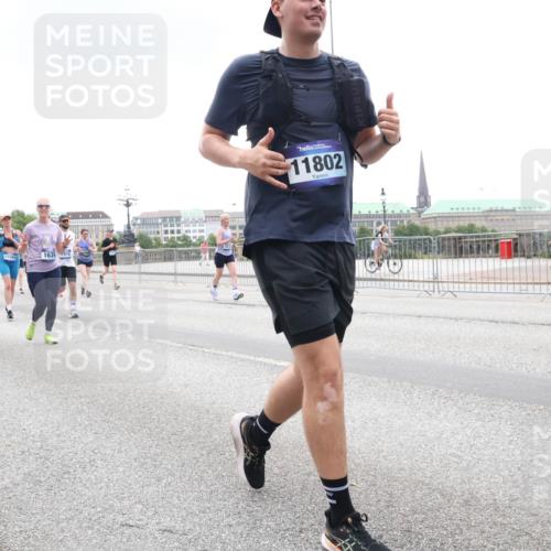 29.06.2025 - hella hamburg halbmarathon Lena Gebhardt http://msf.ph/oto/8351575 29.06.2025 10:47:58 Lombardsbrücke 8310, 7240, 1635, 11802, 1045, 1157, 1174, 1175, 1246, 1392, 1434, 1618, 1639, 1645, 1701, 1926, 2037, 2163, 2197, 2418, 2491, 2545, 2650, 2704, 2756, 2790, 2882, 2958, 3049, 3468, 3504, 3679, 3933, 4037, 4327, 4423, 4588, 4856, 5585, 5621, 5622, 5886, 5952, 7240, 7393, 7394, 7427, 7916, 7970, 8077, 8270, 8310, 8521, 8550, 8774, 9356, 9687, 9696, 9697, 9921, 10145, 10658, 10777, 10794, 10991, 11351, 11458, 11548, 11730, 11738, 11742, 11781, 11802, 11909, 12431 meine-sportfotos.de