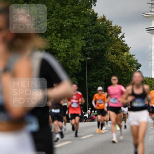 29.06.2025 - hella hamburg halbmarathon Dr. Thomas Lammeyer http://msf.ph/oto/8351610 29.06.2025 10:18:39 Kennedybrücke 1071, 1131, 1480, 1728, 2046, 2690, 3020, 3025, 3454, 3691, 3834, 5191, 6181, 6366, 6717, 6724, 7195, 7442, 7446, 7447, 7881, 8055, 8522, 8563, 8755, 8892, 9173, 9663, 9709, 10224, 10610, 10977 meine-sportfotos.de