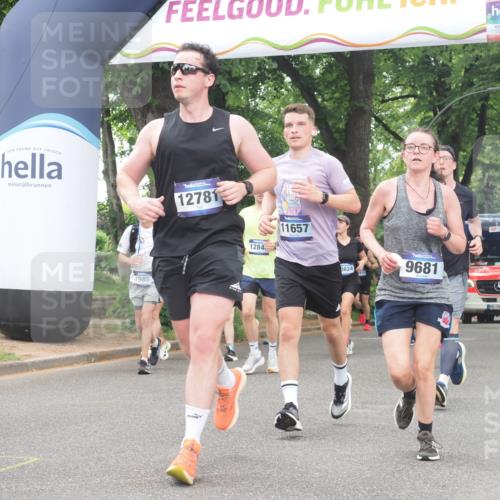 29.06.2025 - hella hamburg halbmarathon KatJ http://msf.ph/oto/8351613 29.06.2025 10:50:59 Zwischen KM18-KM19 1212, 1733, 1851, 2463, 4985, 5653, 7333 meine-sportfotos.de