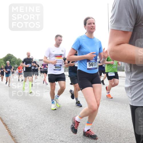 29.06.2025 - hella hamburg halbmarathon Lena Gebhardt http://msf.ph/oto/8351630 29.06.2025 10:38:44 Lombardsbrücke 5913, 9004, 17, 5617, 784, 12577, 56, 1232, 1390, 1451, 1457, 1596, 1721, 1791, 2113, 2151, 2498, 2524, 2534, 2576, 2660, 2693, 3010, 3094, 3095, 3216, 3286, 3307, 3323, 3338, 3635, 3636, 3726, 3777, 3841, 3927, 4028, 4139, 4155, 4159, 4257, 4259, 4260, 4316, 4320, 4883, 4964, 5085, 5089, 5155, 5617, 5684, 5735, 5913, 6062, 6695, 6696, 6751, 6875, 7117, 7148, 7263, 7371, 7561, 7692, 7849, 7868, 8367, 8783, 9708, 10554, 13060 meine-sportfotos.de