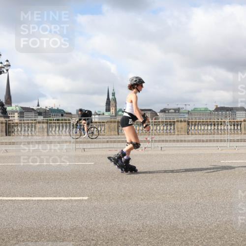 29.06.2025 - hella hamburg halbmarathon Lena Gebhardt http://msf.ph/oto/8351643 29.06.2025 09:09:24 Lombardsbrücke 2 meine-sportfotos.de