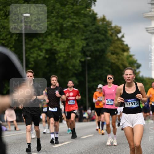 29.06.2025 - hella hamburg halbmarathon Dr. Thomas Lammeyer http://msf.ph/oto/8351675 29.06.2025 10:18:39 Kennedybrücke 1071, 1131, 1480, 1728, 2046, 2690, 3020, 3025, 3454, 3691, 3834, 5191, 6181, 6366, 6717, 6724, 7195, 7442, 7446, 7447, 7881, 8055, 8522, 8563, 8755, 8892, 9173, 9663, 9709, 10224, 10610, 10977 meine-sportfotos.de