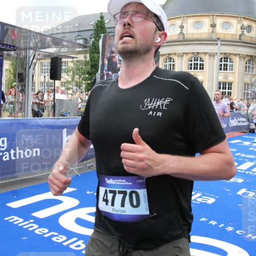 29.06.2025 - hella hamburg halbmarathon Michael Strokosch http://msf.ph/oto/8351679 29.06.2025 10:53:02 Ziel 2099, 3334, 4770, 5907, 7509, 8139, 8587, 9093, 10724, 12155, 12367, 12519, 12910, 14791, 15430, 18590, 18720 meine-sportfotos.de