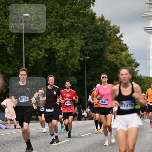 29.06.2025 - hella hamburg halbmarathon Dr. Thomas Lammeyer http://msf.ph/oto/8351690 29.06.2025 10:18:40 Kennedybrücke 1071, 1131, 1480, 1728, 2046, 2690, 3020, 3025, 3454, 3691, 3834, 5191, 6181, 6366, 6717, 6724, 7195, 7442, 7446, 7447, 7881, 8055, 8275, 8522, 8563, 8755, 8854, 8892, 9173, 9663, 9709, 10224, 10977 meine-sportfotos.de