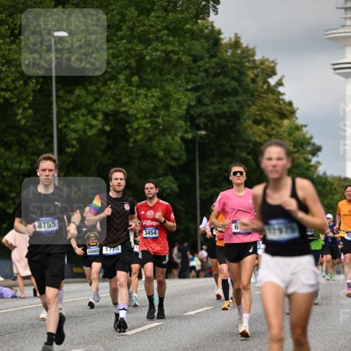 29.06.2025 - hella hamburg halbmarathon Dr. Thomas Lammeyer http://msf.ph/oto/8351704 29.06.2025 10:18:40 Kennedybrücke 1071, 1131, 1480, 1728, 2046, 2690, 3020, 3025, 3454, 3691, 3834, 5191, 6181, 6366, 6717, 6724, 7195, 7442, 7446, 7447, 7881, 8055, 8275, 8522, 8563, 8755, 8854, 8892, 9173, 9663, 9709, 10224, 10977 meine-sportfotos.de