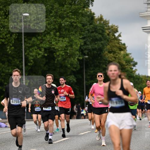 29.06.2025 - hella hamburg halbmarathon Dr. Thomas Lammeyer http://msf.ph/oto/8351712 29.06.2025 10:18:40 Kennedybrücke 1071, 1131, 1480, 1728, 2046, 2690, 3020, 3025, 3454, 3691, 3834, 5191, 6181, 6366, 6717, 6724, 7195, 7442, 7446, 7447, 7881, 8055, 8275, 8522, 8563, 8755, 8854, 8892, 9173, 9663, 9709, 10224, 10977 meine-sportfotos.de