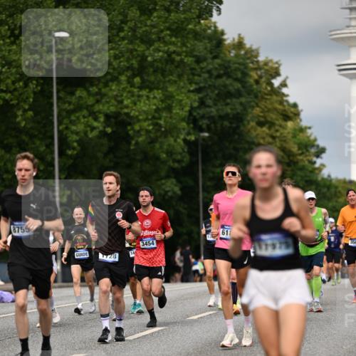 29.06.2025 - hella hamburg halbmarathon Dr. Thomas Lammeyer http://msf.ph/oto/8351721 29.06.2025 10:18:40 Kennedybrücke 1071, 1131, 1480, 1728, 2046, 2690, 3020, 3025, 3454, 3691, 3834, 5191, 6181, 6366, 6717, 6724, 7195, 7442, 7446, 7447, 7881, 8055, 8275, 8522, 8563, 8755, 8854, 8892, 9173, 9663, 9709, 10224, 10977 meine-sportfotos.de