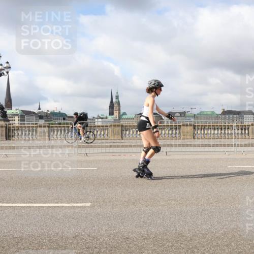 29.06.2025 - hella hamburg halbmarathon Lena Gebhardt http://msf.ph/oto/8351735 29.06.2025 09:09:24 Lombardsbrücke  meine-sportfotos.de