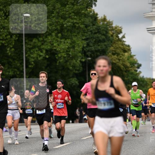29.06.2025 - hella hamburg halbmarathon Dr. Thomas Lammeyer http://msf.ph/oto/8351742 29.06.2025 10:18:41 Kennedybrücke 1071, 1131, 1480, 1728, 2046, 2690, 3020, 3025, 3454, 3691, 3834, 5191, 6181, 6366, 6717, 6724, 7195, 7442, 7446, 7447, 7881, 8055, 8275, 8522, 8563, 8755, 8854, 8892, 9173, 9663, 9709, 10224, 10977 meine-sportfotos.de