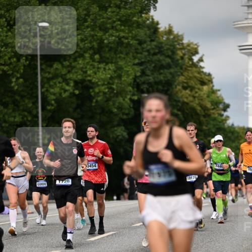 29.06.2025 - hella hamburg halbmarathon Dr. Thomas Lammeyer http://msf.ph/oto/8351756 29.06.2025 10:18:41 Kennedybrücke 1071, 1131, 1480, 1728, 2046, 2690, 3020, 3025, 3454, 3691, 3834, 5191, 6181, 6366, 6717, 6724, 7195, 7442, 7446, 7447, 7881, 8055, 8275, 8522, 8563, 8755, 8854, 8892, 9173, 9663, 9709, 10224, 10977 meine-sportfotos.de