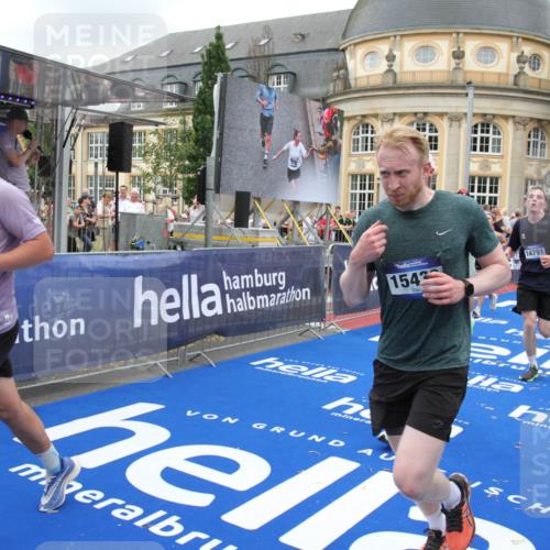 29.06.2025 - hella hamburg halbmarathon Michael Strokosch http://msf.ph/oto/8351763 29.06.2025 10:53:04 Ziel 3059, 3258, 3334, 4121, 4770, 5907, 7509, 7864, 8587, 9093, 9537, 12155, 12367, 12519, 12910, 14791, 15430, 18590, 18720 meine-sportfotos.de