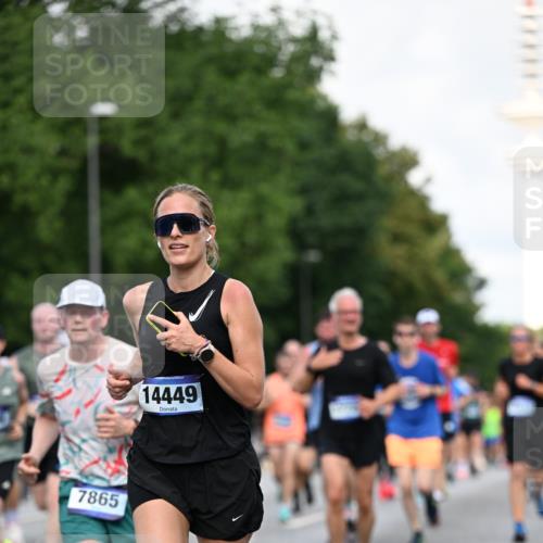 29.06.2025 - hella hamburg halbmarathon Dr. Thomas Lammeyer http://msf.ph/oto/8351779 29.06.2025 09:56:19 Kennedybrücke 1070, 1139, 1220, 1415, 1468, 1512, 1613, 1782, 2233, 3098, 3109, 3124, 4080, 4497, 4691, 5011, 5476, 5477, 7067, 7191, 7325, 7432, 7451, 7843, 7865, 7961, 8467, 9081, 10000, 10099, 10251, 10741, 10796, 11346 meine-sportfotos.de