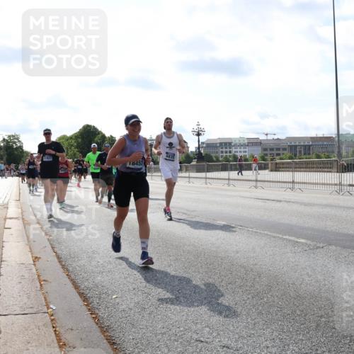 29.06.2025 - hella hamburg halbmarathon Lena Gebhardt http://msf.ph/oto/8351806 29.06.2025 10:01:10 Lombardsbrücke 11937, 18452, 6835, 1130, 1387, 1420, 1611, 1726, 2006, 2091, 2354, 2363, 2490, 2936, 3059, 3141, 3425, 3625, 3663, 3740, 3983, 4068, 4238, 4249, 4319, 4370, 4616, 4649, 4708, 5033, 5418, 5675, 5870, 6087, 6147, 0000, 6487, 6531, 6591, 6714, 6757, 6835, 6924, 7287, 7658, 7757, 7759, 7761, 7846, 8030, 8045, 8046, 8191, 8255, 8326, 8478, 8632, 8691, 8923, 9124, 9553, 9555, 9577, 9932, 10074, 10188, 10271, 10383, 10576, 11465 meine-sportfotos.de