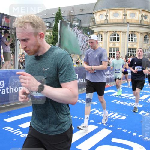 29.06.2025 - hella hamburg halbmarathon Michael Strokosch http://msf.ph/oto/8351815 29.06.2025 10:53:04 Ziel 3059, 3258, 3334, 4121, 4770, 5907, 7509, 7864, 8587, 9093, 9537, 12155, 12367, 12519, 12910, 14791, 15430, 18590, 18720 meine-sportfotos.de