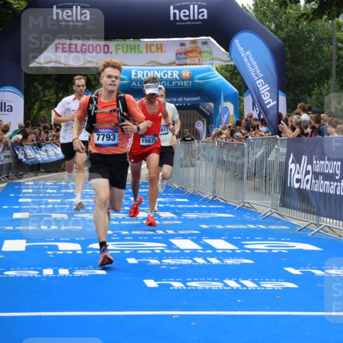 29.06.2025 - hella hamburg halbmarathon Strokosch-Dieckow http://msf.ph/oto/8351826 29.06.2025 10:31:37 Ziel 5660, 7793, 12681, 13606, 13617, 15835, 18102 meine-sportfotos.de
