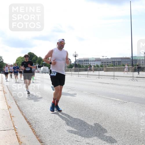 29.06.2025 - hella hamburg halbmarathon Lena Gebhardt http://msf.ph/oto/8351844 29.06.2025 10:13:48 Lombardsbrücke 6717, 631, 1007, 1131, 1194, 1480, 1859, 2055, 2359, 2721, 2904, 2987, 3729, 4001, 4187, 4795, 4950, 4962, 5232, 5546, 5631, 5719, 6026, 6710, 6717, 6724, 7346, 7446, 7447, 7460, 7462, 7913, 8279, 8673, 9128, 9527, 9612, 9631, 10442, 10443, 10977, 11441, 11987, 12313, 12797, 12928, 12929, 13331, 13788, 13928, 15085, 15482, 15663, 15721, 15722, 15840, 16491, 17439, 17472, 17474, 17985, 18041, 18222, 18231, 18236, 18239 meine-sportfotos.de