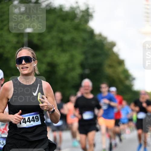 29.06.2025 - hella hamburg halbmarathon Dr. Thomas Lammeyer http://msf.ph/oto/8351867 29.06.2025 09:56:20 Kennedybrücke 1070, 1139, 1220, 1415, 1468, 1512, 1613, 1782, 2233, 3098, 3109, 3124, 4080, 4497, 4691, 5011, 5476, 5477, 7067, 7191, 7325, 7432, 7451, 7599, 7843, 7865, 7961, 8467, 9081, 10000, 10099, 10251, 10741, 10750, 10796, 11346 meine-sportfotos.de