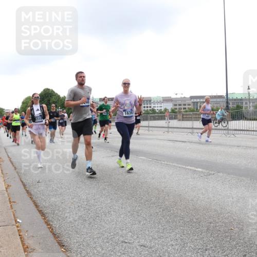 29.06.2025 - hella hamburg halbmarathon Lena Gebhardt http://msf.ph/oto/8351873 29.06.2025 10:47:59 Lombardsbrücke 8310, 40, 1639, 1045, 1157, 1174, 1175, 1246, 1392, 1434, 1618, 1639, 1645, 1701, 1926, 2037, 2163, 2197, 2418, 2491, 2545, 2650, 2704, 2756, 2790, 2882, 2958, 3049, 3468, 3504, 3679, 3933, 4037, 4327, 4423, 4588, 4856, 5585, 5621, 5622, 5886, 5952, 7240, 7393, 7394, 7427, 7916, 7970, 8077, 8310, 8521, 8550, 8774, 9356, 9687, 9696, 9697, 9921, 10145, 10658, 10777, 10794, 10991, 11351, 11458, 11548, 11730, 11742, 11781, 11802, 11909, 12431 meine-sportfotos.de