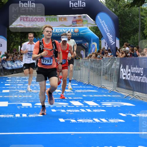 29.06.2025 - hella hamburg halbmarathon Strokosch-Dieckow http://msf.ph/oto/8351902 29.06.2025 10:31:37 Ziel 5660, 7793, 12681, 13606, 13617, 15835, 18102 meine-sportfotos.de