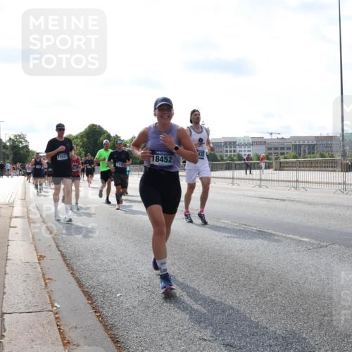29.06.2025 - hella hamburg halbmarathon Lena Gebhardt http://msf.ph/oto/8351916 29.06.2025 10:01:10 Lombardsbrücke 11937, 1130, 18452, 835, 1130, 1387, 1420, 1611, 1726, 2006, 2091, 2354, 2363, 2490, 2936, 3059, 3141, 3425, 3625, 3663, 3740, 3983, 4068, 4238, 4249, 4319, 4370, 4616, 4649, 4708, 5033, 5418, 5675, 5870, 6087, 6147, 0000, 6487, 6531, 6591, 6714, 6757, 6835, 6924, 7287, 7658, 7757, 7759, 7761, 7846, 8030, 8045, 8046, 8191, 8255, 8326, 8478, 8632, 8691, 8923, 9124, 9553, 9555, 9577, 9932, 10074, 10188, 10271, 10383, 10576, 11465 meine-sportfotos.de