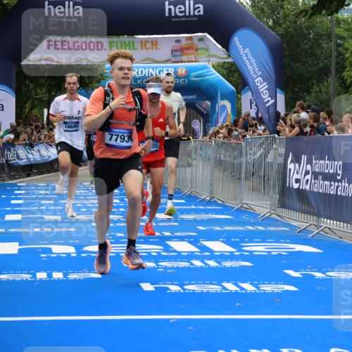 29.06.2025 - hella hamburg halbmarathon Strokosch-Dieckow http://msf.ph/oto/8351924 29.06.2025 10:31:37 Ziel 5660, 7793, 12681, 13606, 13617, 15835, 18102 meine-sportfotos.de