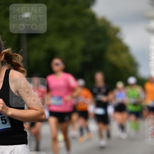 29.06.2025 - hella hamburg halbmarathon Dr. Thomas Lammeyer http://msf.ph/oto/8351927 29.06.2025 10:18:42 Kennedybrücke 1071, 1131, 1480, 1728, 2046, 2690, 3020, 3025, 3454, 3691, 3834, 4641, 5191, 6181, 6366, 6717, 6724, 7195, 7442, 7446, 7447, 7881, 8055, 8275, 8522, 8563, 8755, 8854, 8892, 9173, 9663, 9709, 10224, 10589, 10717, 10977 meine-sportfotos.de