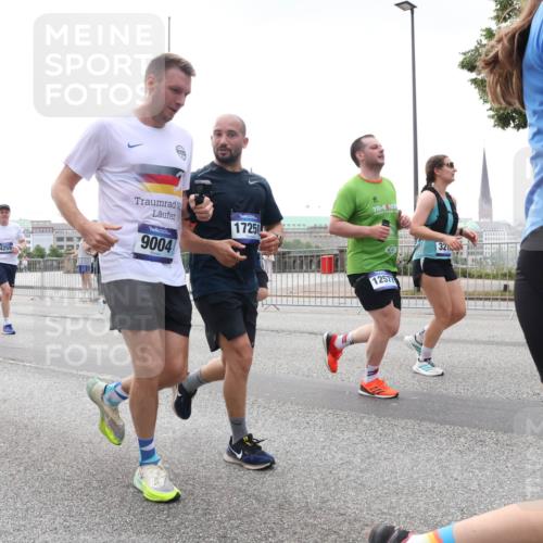 29.06.2025 - hella hamburg halbmarathon Lena Gebhardt http://msf.ph/oto/8351929 29.06.2025 10:38:44 Lombardsbrücke 2576, 5913, 4259, 9004, 17250, 32, 12577, 2, 56, 56, 1232, 1390, 1451, 1457, 1596, 1721, 1791, 2113, 2151, 2498, 2524, 2534, 2576, 2660, 2693, 3010, 3094, 3095, 3216, 3286, 3307, 3323, 3338, 3635, 3636, 3726, 3777, 3841, 3927, 4028, 4139, 4155, 4159, 4257, 4259, 4260, 4316, 4320, 4883, 4964, 5085, 5089, 5155, 5617, 5684, 5735, 5913, 6062, 6695, 6696, 6751, 6875, 7117, 7148, 7263, 7371, 7561, 7692, 7849, 7868, 8367, 8783, 9708, 10554, 13060 meine-sportfotos.de