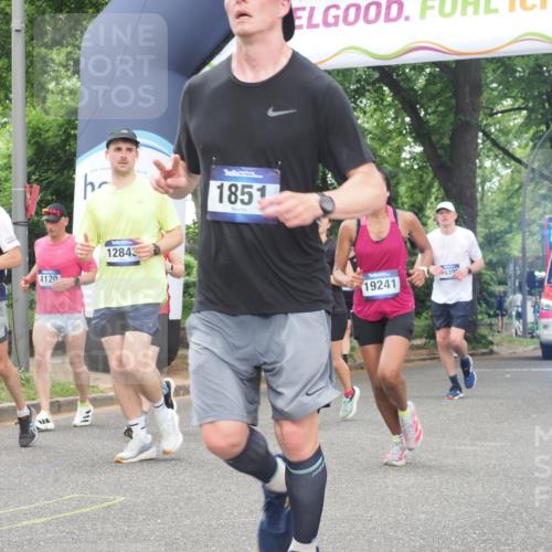 29.06.2025 - hella hamburg halbmarathon KatJ http://msf.ph/oto/8351930 29.06.2025 10:51:00 Zwischen KM18-KM19 1212, 1733, 1851, 2463, 4985, 5653, 7333 meine-sportfotos.de