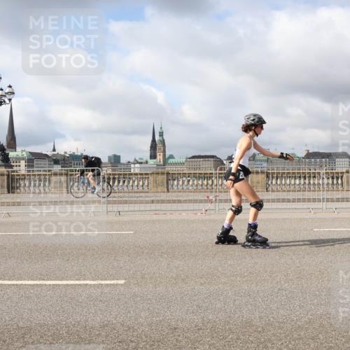 29.06.2025 - hella hamburg halbmarathon Lena Gebhardt http://msf.ph/oto/8351942 29.06.2025 09:09:24 Lombardsbrücke  meine-sportfotos.de