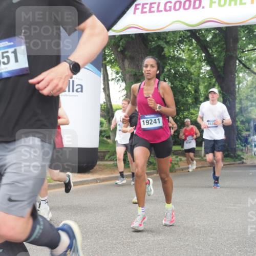 29.06.2025 - hella hamburg halbmarathon KatJ http://msf.ph/oto/8351947 29.06.2025 10:51:01 Zwischen KM18-KM19 1212, 1733, 1851, 2463, 4120, 4985, 5653, 7333 meine-sportfotos.de