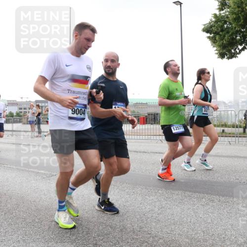 29.06.2025 - hella hamburg halbmarathon Lena Gebhardt http://msf.ph/oto/8351974 29.06.2025 10:38:45 Lombardsbrücke 576, 4259, 9004, 32, 12577, 56, 1232, 1390, 1451, 1596, 1721, 1791, 2113, 2151, 2498, 2524, 2534, 2576, 2660, 2693, 3010, 3094, 3095, 3216, 3286, 3307, 3323, 3338, 3635, 3636, 3726, 3745, 3777, 3841, 3927, 4028, 4139, 4155, 4159, 4257, 4259, 4260, 4316, 4320, 4883, 4964, 5085, 5089, 5155, 5617, 5684, 5735, 5913, 6062, 6695, 6696, 6875, 7117, 7148, 7263, 7371, 7561, 7692, 7849, 7868, 8367, 8783, 9708, 10072, 10554, 13060 meine-sportfotos.de