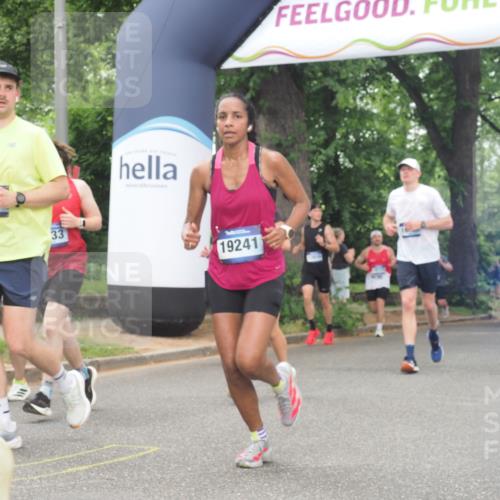 29.06.2025 - hella hamburg halbmarathon KatJ http://msf.ph/oto/8351982 29.06.2025 10:51:01 Zwischen KM18-KM19 1212, 1733, 1851, 2463, 4120, 4985, 5653, 7333 meine-sportfotos.de