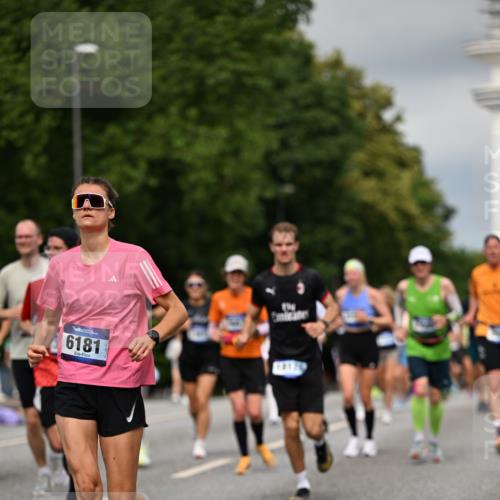 29.06.2025 - hella hamburg halbmarathon Dr. Thomas Lammeyer http://msf.ph/oto/8351992 29.06.2025 10:18:43 Kennedybrücke 1071, 1131, 1480, 1728, 2046, 2690, 3025, 3454, 3507, 3509, 3691, 3834, 4641, 5191, 5800, 6181, 6366, 6717, 6724, 7195, 7442, 7446, 7447, 7881, 8055, 8275, 8522, 8563, 8755, 8854, 8892, 9173, 9663, 9709, 10224, 10589, 10717, 10977 meine-sportfotos.de