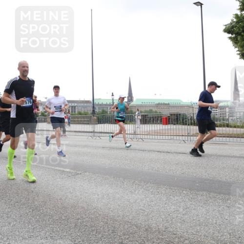 29.06.2025 - hella hamburg halbmarathon Lena Gebhardt http://msf.ph/oto/8352035 29.06.2025 10:38:45 Lombardsbrücke 2576, 4259, 56, 1232, 1390, 1451, 1596, 1721, 1791, 2113, 2151, 2498, 2524, 2534, 2576, 2660, 2693, 3010, 3094, 3095, 3216, 3286, 3307, 3323, 3338, 3635, 3636, 3726, 3745, 3777, 3841, 3927, 4028, 4139, 4155, 4159, 4257, 4259, 4260, 4316, 4320, 4883, 4964, 5085, 5089, 5155, 5617, 5684, 5735, 5913, 6062, 6695, 6696, 6875, 7117, 7148, 7263, 7371, 7561, 7692, 7849, 7868, 8367, 8783, 9708, 10072, 10554, 13060 meine-sportfotos.de