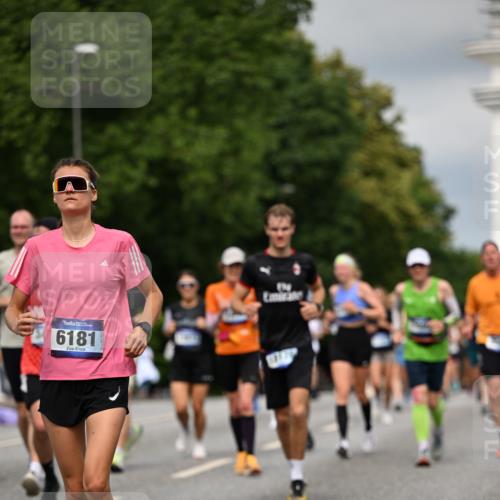 29.06.2025 - hella hamburg halbmarathon Dr. Thomas Lammeyer http://msf.ph/oto/8352040 29.06.2025 10:18:43 Kennedybrücke 1071, 1131, 1480, 1728, 2046, 2690, 3025, 3454, 3507, 3509, 3691, 3834, 4641, 5191, 5800, 6181, 6366, 6717, 6724, 7195, 7442, 7446, 7447, 7881, 8055, 8275, 8522, 8563, 8755, 8854, 8892, 9173, 9663, 9709, 10224, 10589, 10717, 10977 meine-sportfotos.de