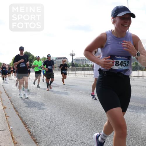 29.06.2025 - hella hamburg halbmarathon Lena Gebhardt http://msf.ph/oto/8352070 29.06.2025 10:01:11 Lombardsbrücke 11937, 1130, 17543, 8452, 1130, 1387, 1420, 1726, 2006, 2091, 2354, 2363, 2490, 2936, 3059, 3141, 3425, 3625, 3663, 3740, 3983, 4068, 4238, 4249, 4319, 4370, 4616, 4649, 4708, 5033, 5418, 5675, 5870, 6087, 6147, 0000, 6487, 6531, 6591, 6714, 6757, 6835, 6924, 7287, 7658, 7757, 7759, 7761, 7846, 8030, 8045, 8046, 8191, 8255, 8326, 8478, 8632, 8691, 8923, 9124, 9553, 9555, 9577, 9932, 10074, 10188, 10271, 10383, 10576, 11465 meine-sportfotos.de