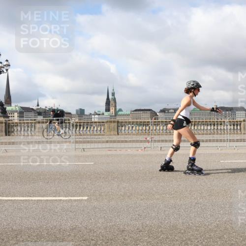 29.06.2025 - hella hamburg halbmarathon Lena Gebhardt http://msf.ph/oto/8352079 29.06.2025 09:09:25 Lombardsbrücke  meine-sportfotos.de