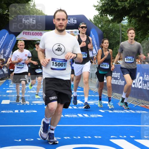 29.06.2025 - hella hamburg halbmarathon Strokosch-Dieckow http://msf.ph/oto/8352085 29.06.2025 10:52:34 Ziel 2346, 2670, 3715, 3952, 5116, 6561, 6562, 7178, 7232, 7475, 9145, 9739, 9869, 10115, 11459, 11689, 11791, 12450, 13051, 13301, 14122, 14561, 15001, 15980, 18982 meine-sportfotos.de