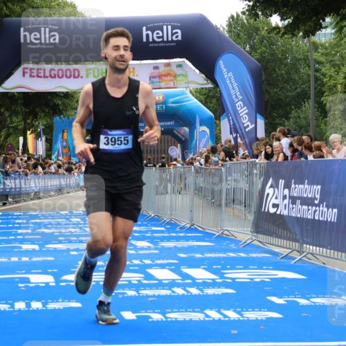 29.06.2025 - hella hamburg halbmarathon Strokosch-Dieckow http://msf.ph/oto/8352097 29.06.2025 10:31:20 Ziel 3955, 4812, 10298, 11857, 12232, 14450, 14548, 19042, 19118 meine-sportfotos.de
